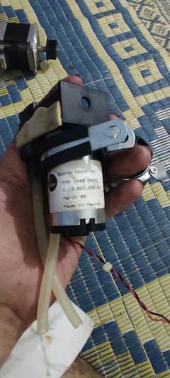 Air pump 12/24 Volt's Made in Mexico,USA.