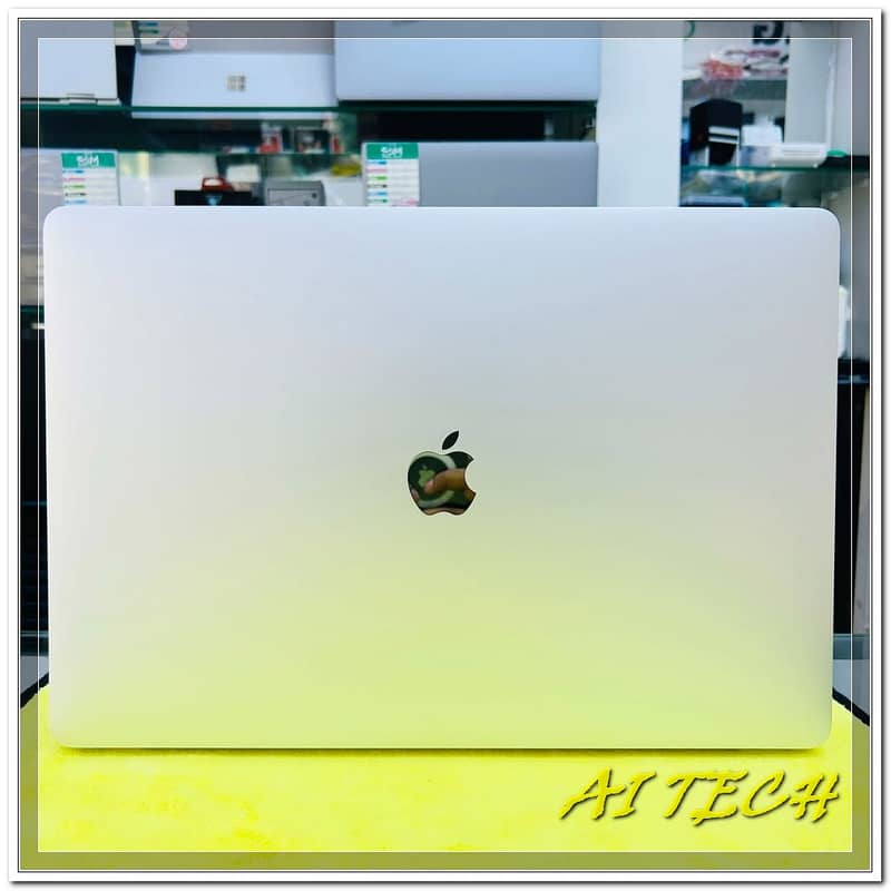 MacBook Pro 2019 Ci9 9th 32GB RAM 1TB SSD 8GB GDDR6 AMD Radeon 5500M 3