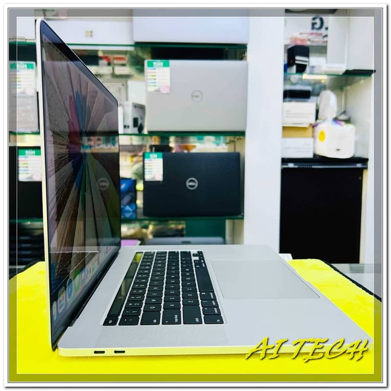 MacBook Pro 2019 Ci9 9th 32GB RAM 1TB SSD 8GB GDDR6 AMD Radeon 5500M 5