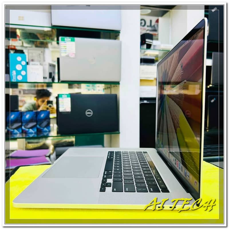 MacBook Pro 2019 Ci9 9th 32GB RAM 1TB SSD 8GB GDDR6 AMD Radeon 5500M 6