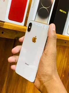 iphone X available 256 gp my Whatsapp number 03411594804