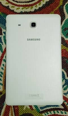 Samsung Galaxy tab e with box