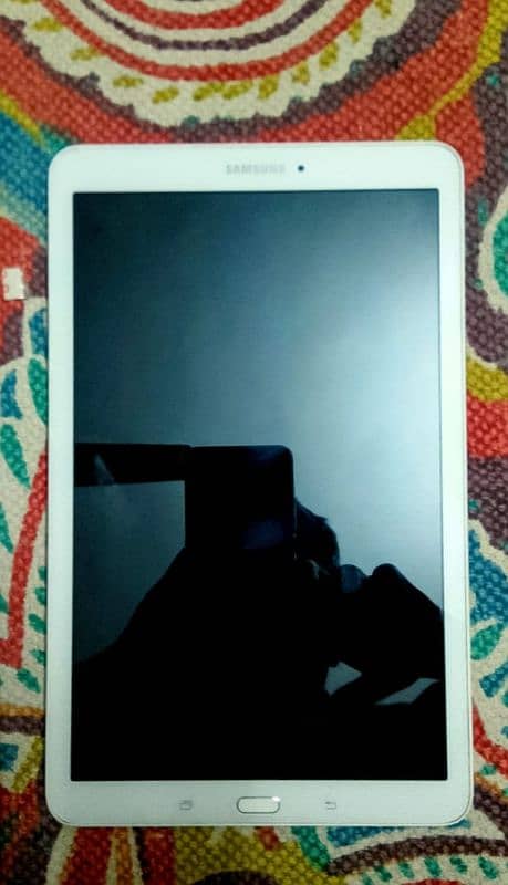 Samsung Galaxy tab e with box 1