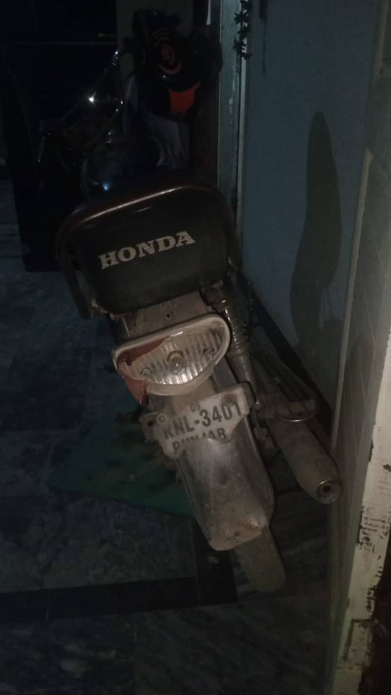 Hi speed 70 Lahore number 2009 model. 2