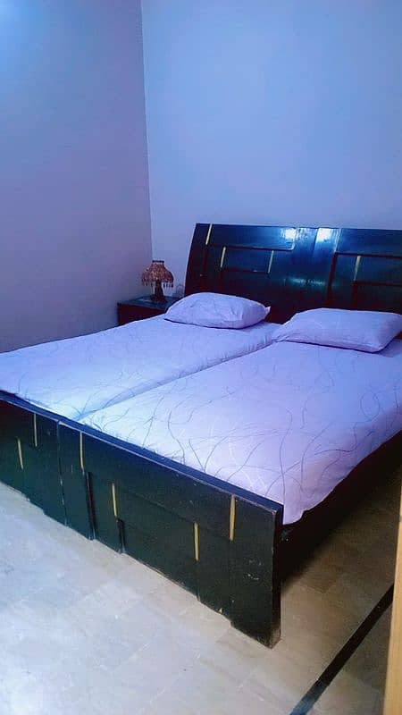 Heavy wooden 2 single Beds with 2 side tables for sale 5