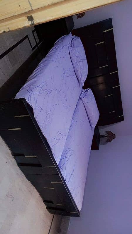 Heavy wooden 2 single Beds with 2 side tables for sale 6