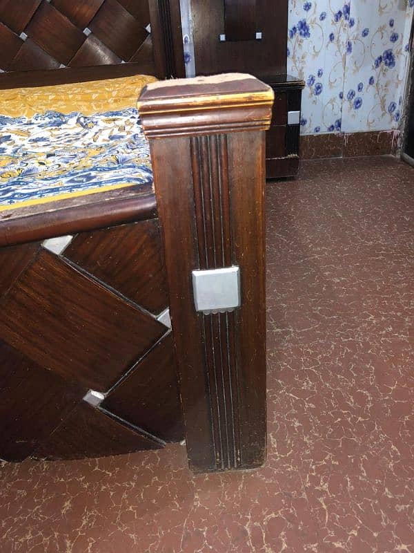 King size bed for sale 10/10 condition with mattress 6