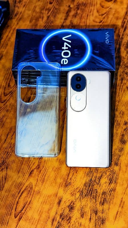 Vivo v40e Gold edition-5G 0