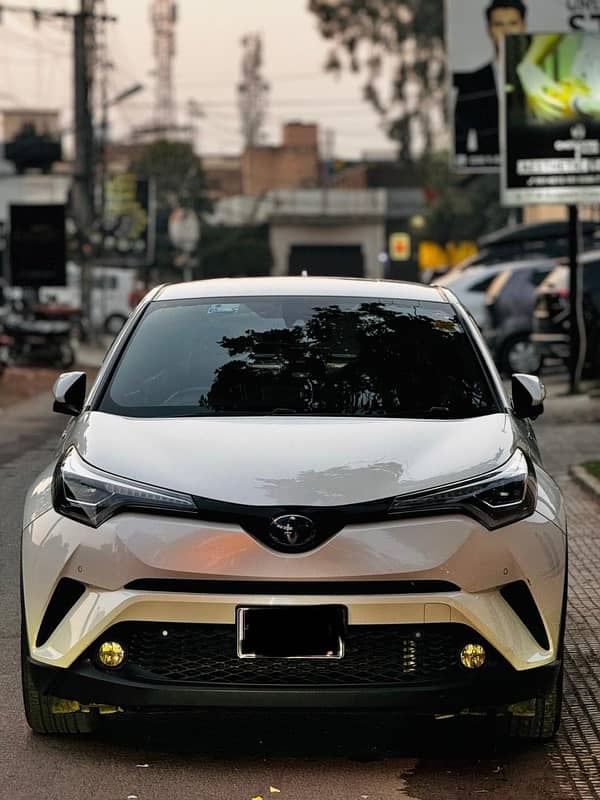 Toyota C-HR g led  4.5 grade total genuine 0