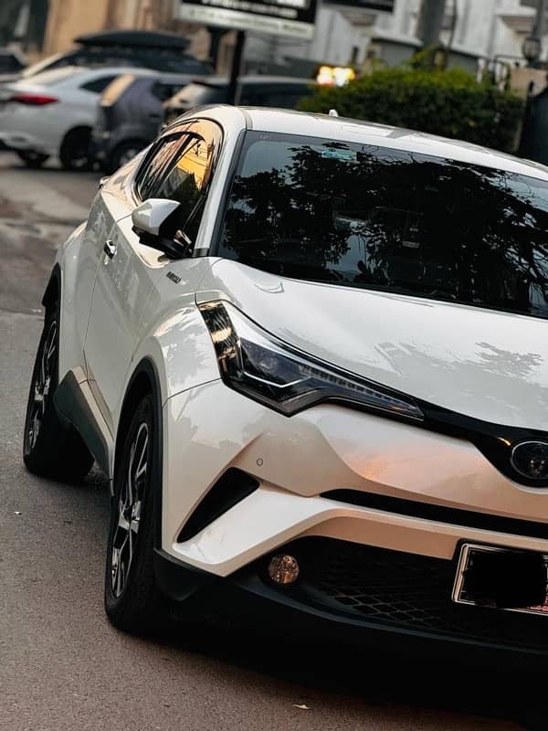 Toyota C-HR g led  4.5 grade total genuine 1