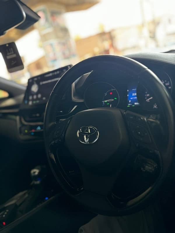 Toyota C-HR g led  4.5 grade total genuine 7