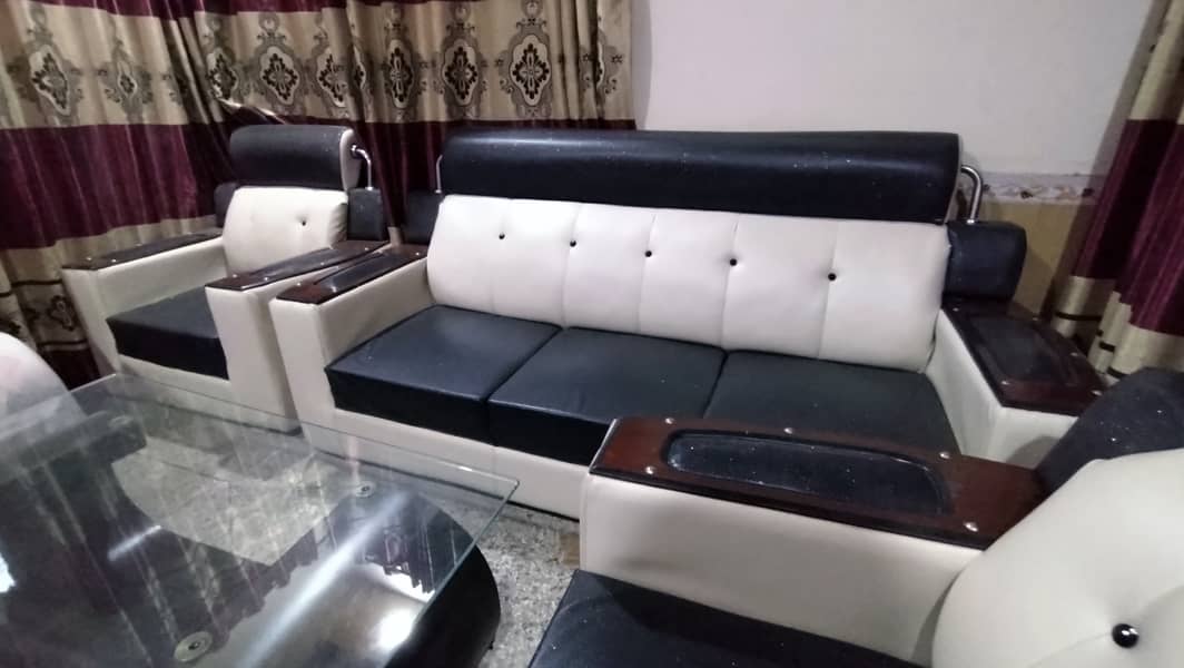 5 Seater Sofa 3+1+1 like as new with one table 2