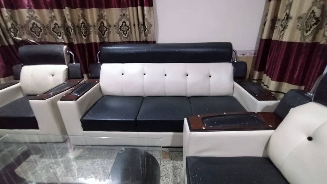 5 Seater Sofa 3+1+1 like as new with one table 4