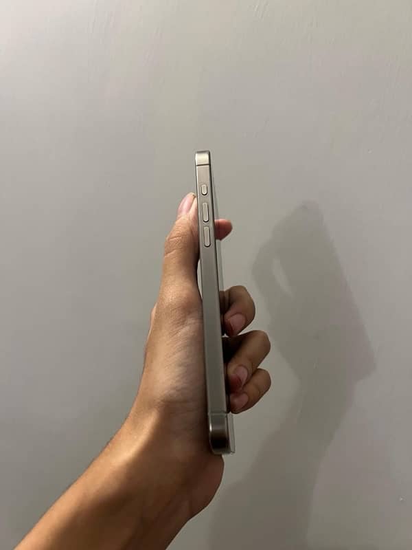 IPhone 15 pro max 256gb natural factory unlock non active 4