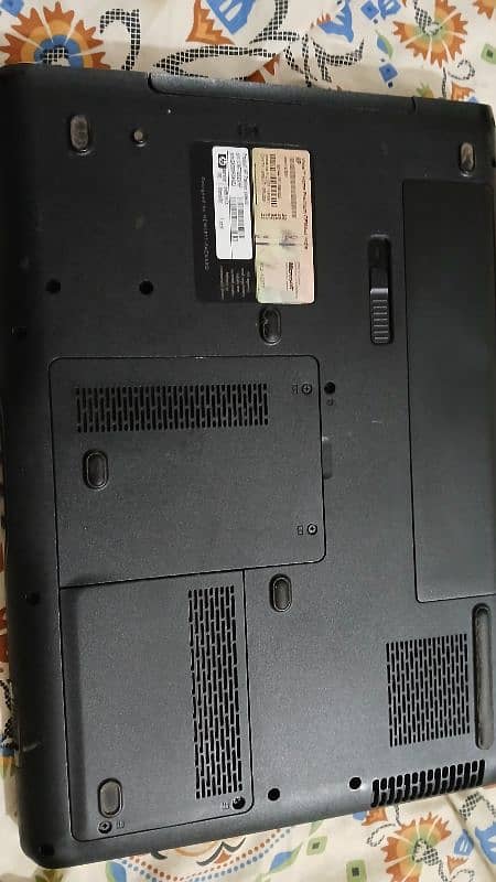 hp laptop with charge in good condition 4