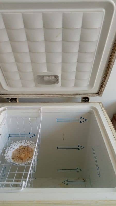 Waves Deep Freezer in Excellent Condition condition 2