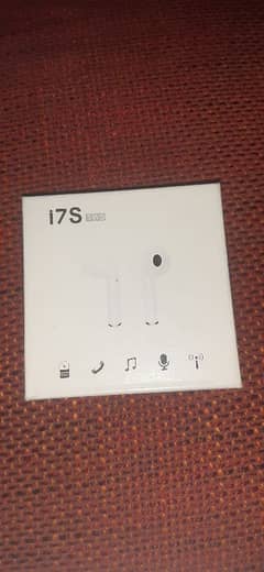 i7S TWS Earphones 10/10 condition with charger and box