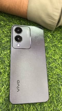 VIVO Y17s 6/128 with box and charger