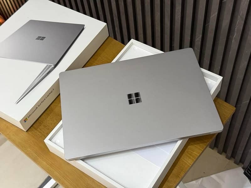 Microsoft SURFACE LAPTOP 3 (10th Gen) RYZEN 5 VEGA 9 GRAPHICS 4
