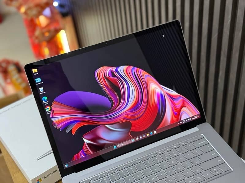 Microsoft SURFACE LAPTOP 3 (10th Gen) RYZEN 5 VEGA 9 GRAPHICS 5
