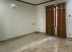 Spacious Upper Portion Is Available In Allama Iqbal Town - Kashmir Block For Office