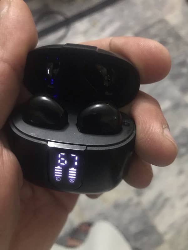 brand new with box Ronin headfone 2