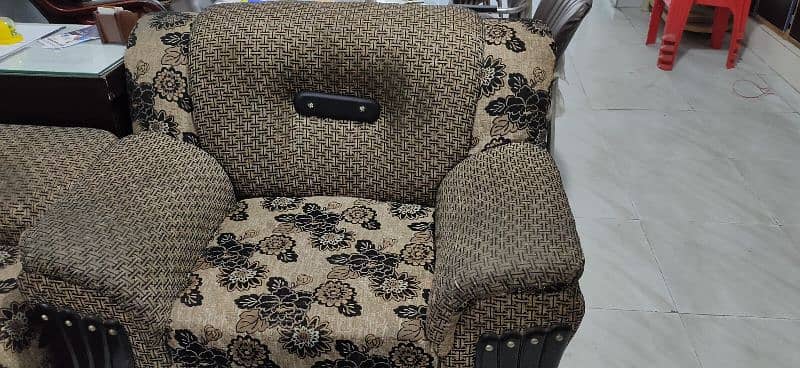 6 seater luxury sofa set with center table. 1