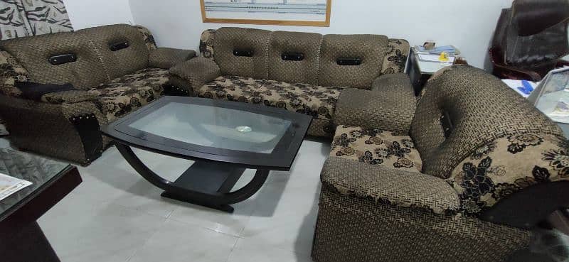 6 seater luxury sofa set with center table. 0