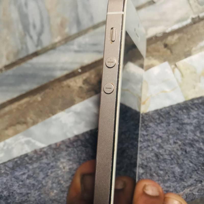apple iphone 10/10 condition ip5s non pta all ok set hai. 7