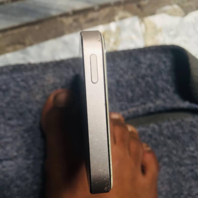 apple iphone 10/10 condition ip5s non pta all ok set hai. 8