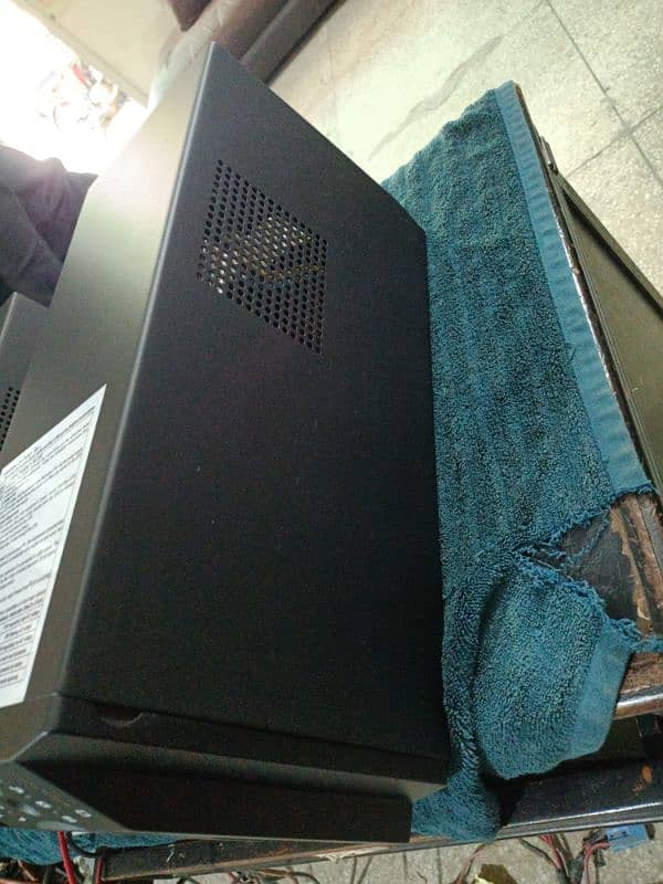 SUA1000I/1KVA APC SMART UPS 2