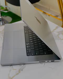 Macbook PRO M1 chip 14inches 16gbram/512gbssd