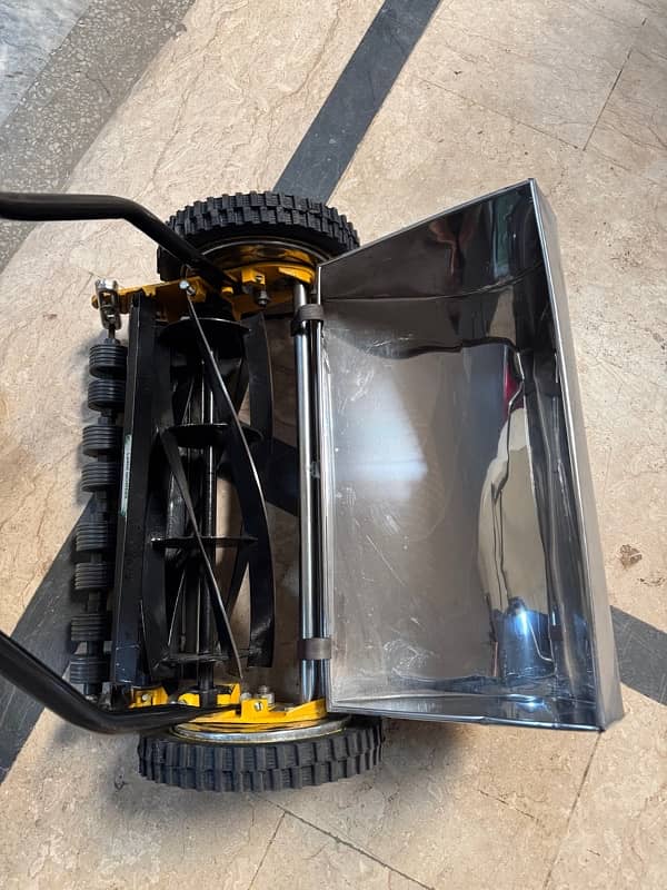 Home Ushttps://images. oe Lawn Mower Machine/ Manual Lawn Mower Machine 4