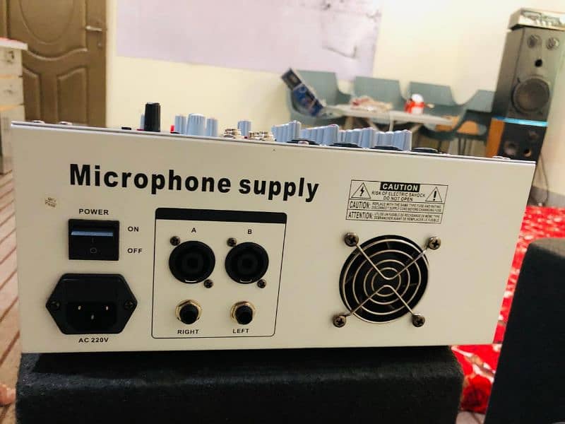 4channel mixer , with Sp2 speaker 12inch urgent sale 1