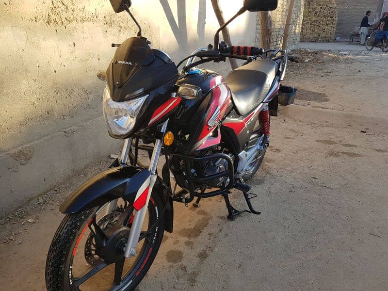 Honda CB 150F 3