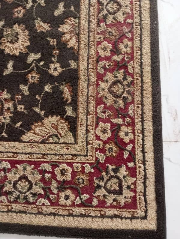 Beautiful carpet just like new 1