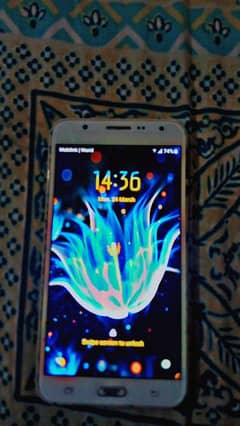 samsung j7 mobile in used condition