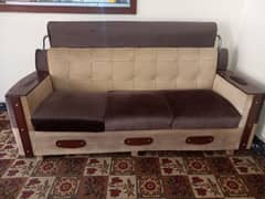 Luxurious, elegant, premium quality sofa set - Like new condition