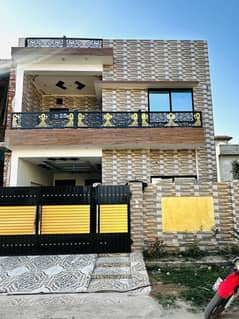 5 Marla Beautifull House For Sale Investor Price Park view City Lahore