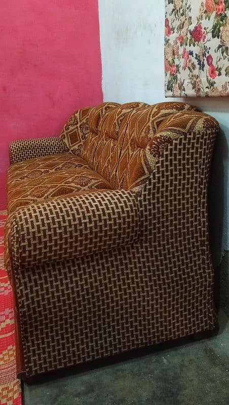 5 Seater Sofa Set for sell 7
