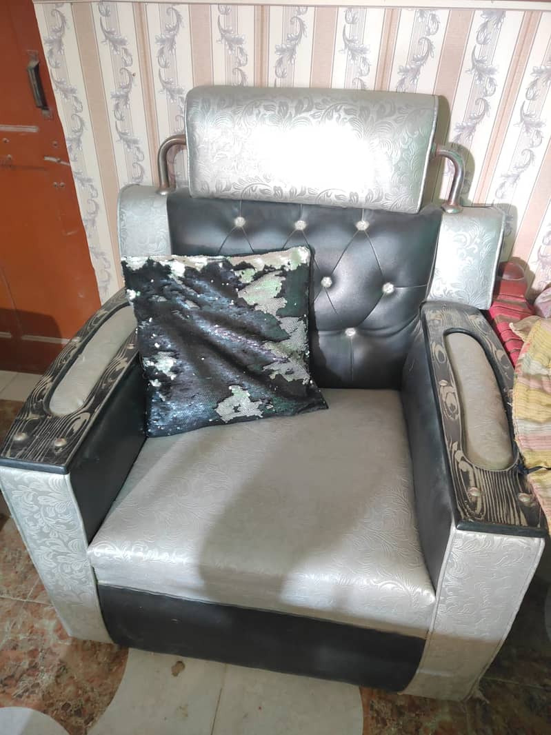 Luxurious silver,black sofa affordable price 0