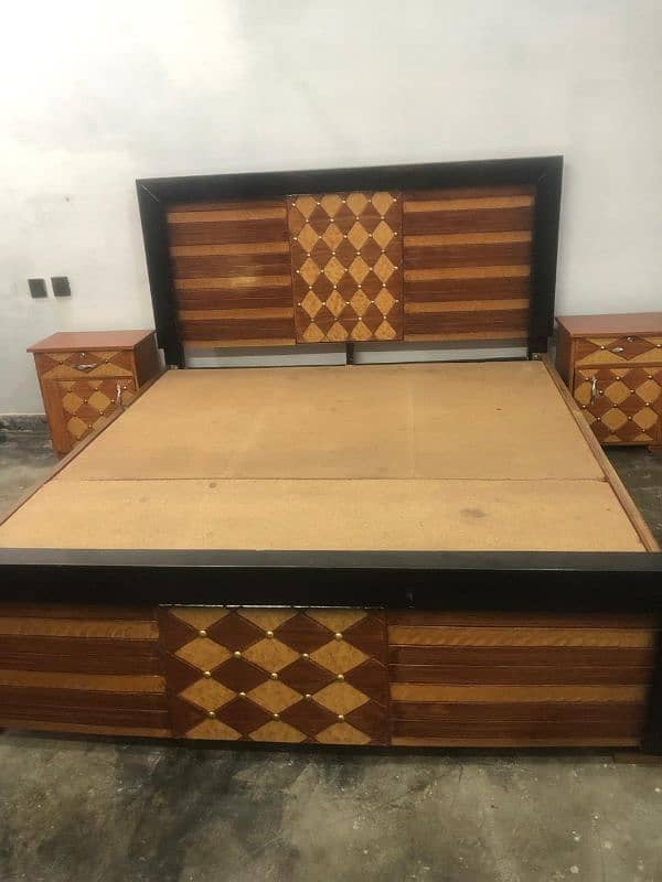ڈبل بیڈ اور بیڈ سائڈ ٹیبل 4