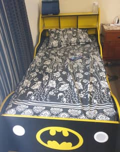 kids batman bed invery good comdition