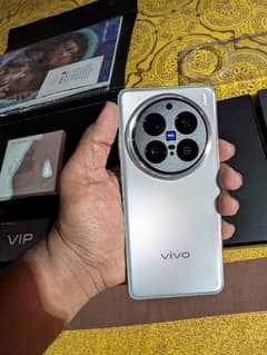 VIVO x200 16/512--03231196045 whts app