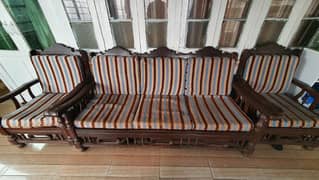 Traditional sofa set