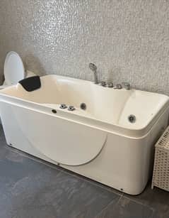 Two excellent condition Bath Tubs/jakuzi for sale