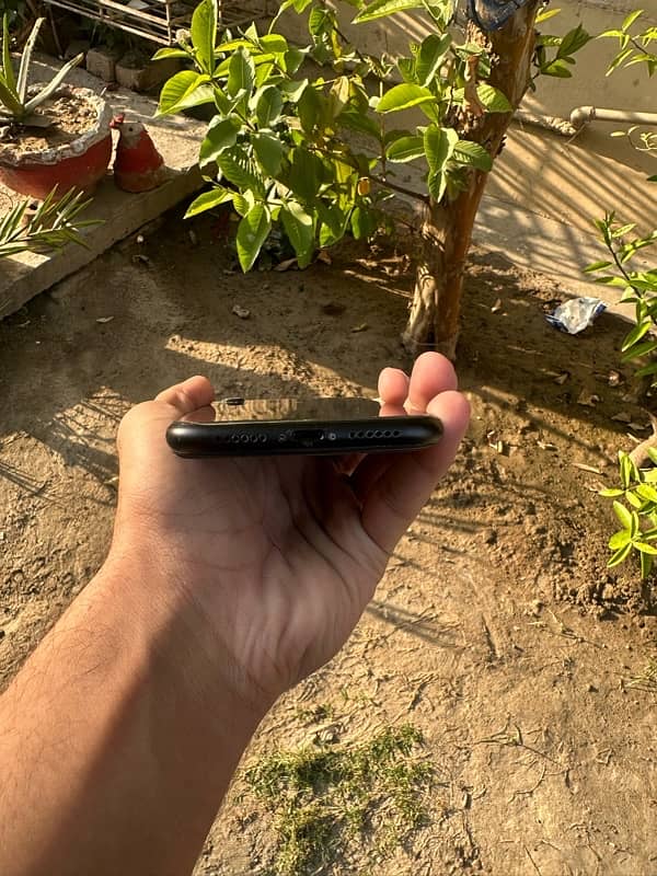 iphone XR Factory unlock /128GB 4