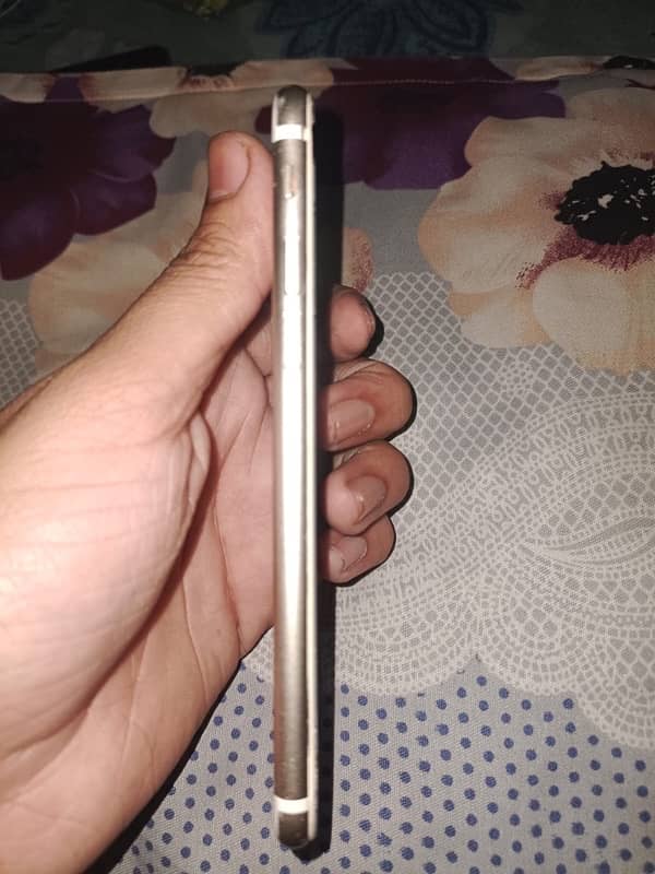 IPHONE 7 NON PTA 128 GB panel break but working 100% 4