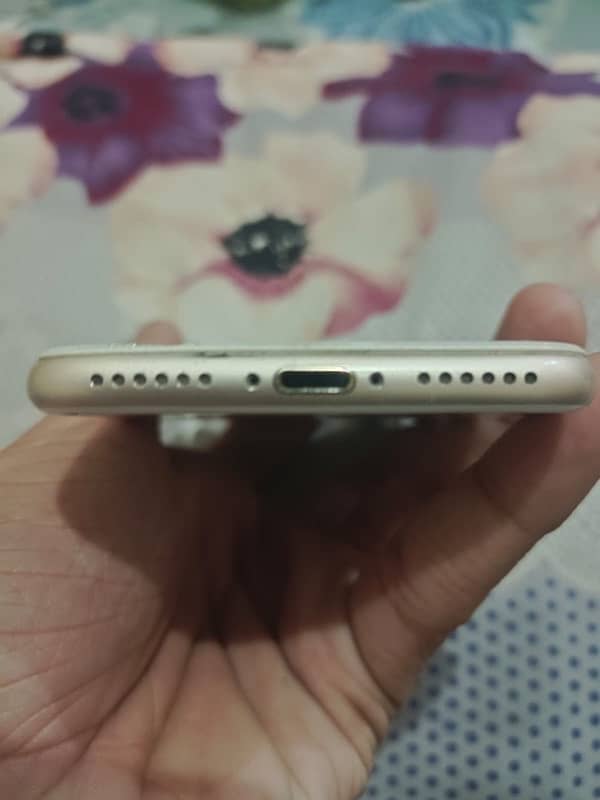 IPHONE 7 NON PTA 128 GB panel break but working 100% 6