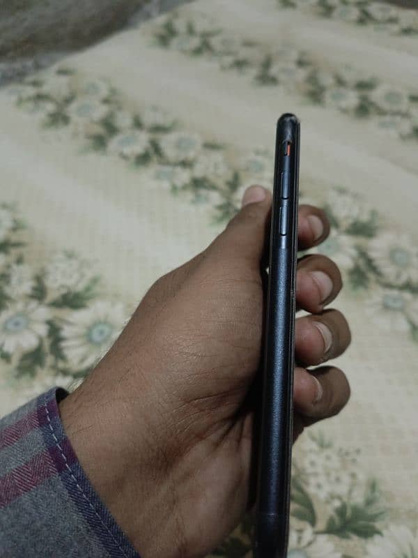 iPhone SE 3rd(2022) 64GB 4